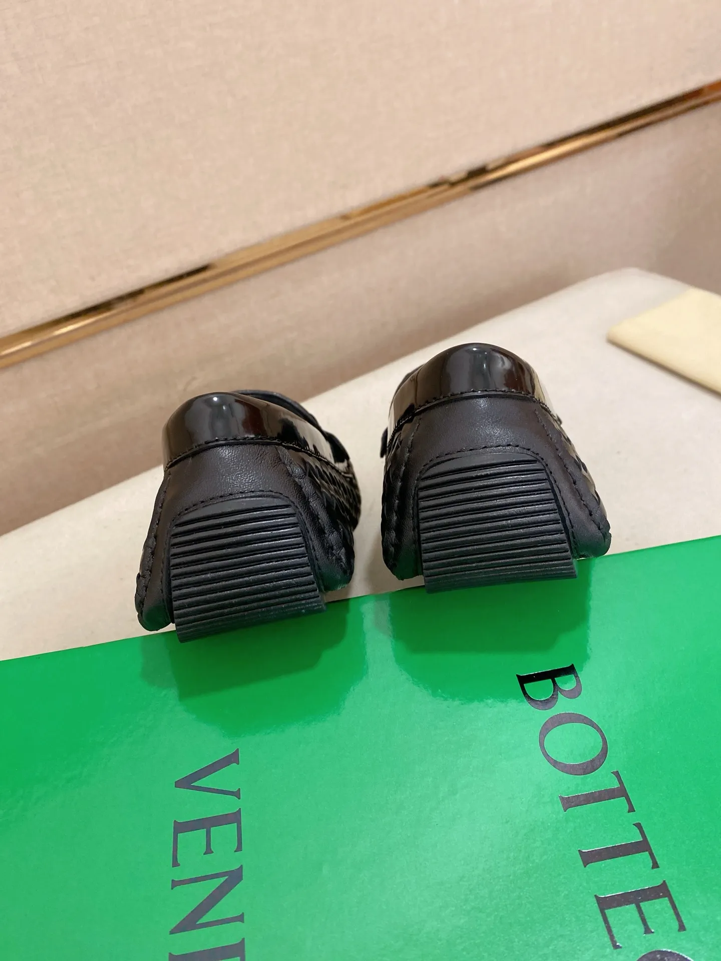 Men's Men's Shoes💰 420💰 (Niu Li + Niu Pad) [BV] The latest hot style‼ ️Casual men's shoes, uppers imported first-layer cowhide ➕Full imported cowhide lining✔️Exquisite workmanship, excellent foot feel, special rubber soles✔️, cool and fashionable, the latest fashion, fashionable outsole, hurry up. Code number: 38-44 (can be customized to 37.45, non-refundable)